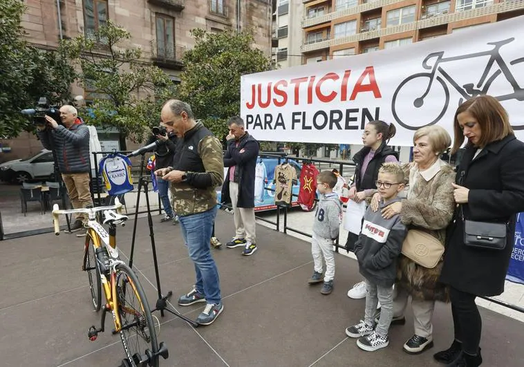 El juez sienta en el banquillo al acusado del atropello mortal del ciclista de Torrelavega